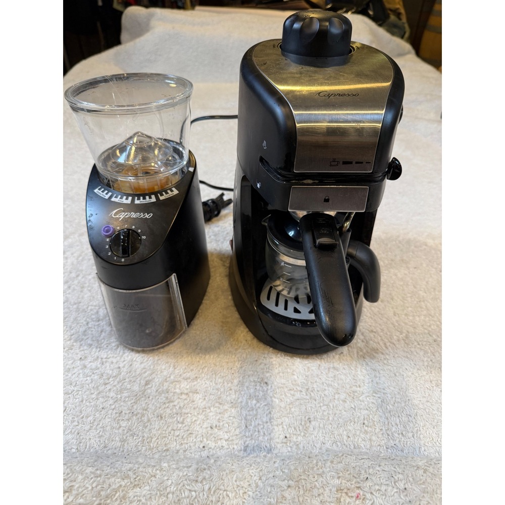 Capresso 304.01 Espresso Machine and 560 Conical Burr Coffee Grinder Set Black